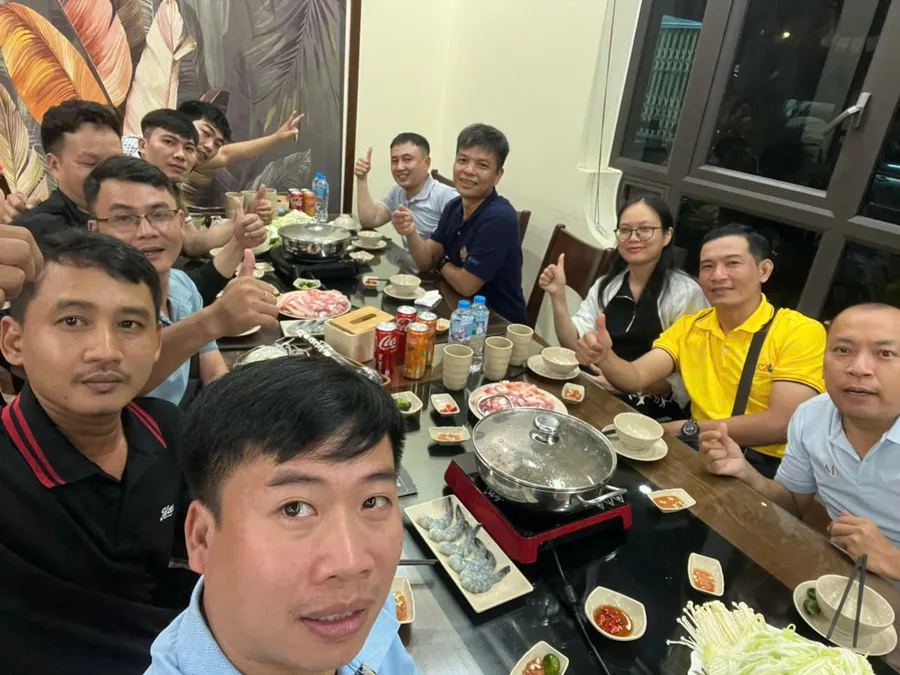 Bữa cơm thân mật của phòng